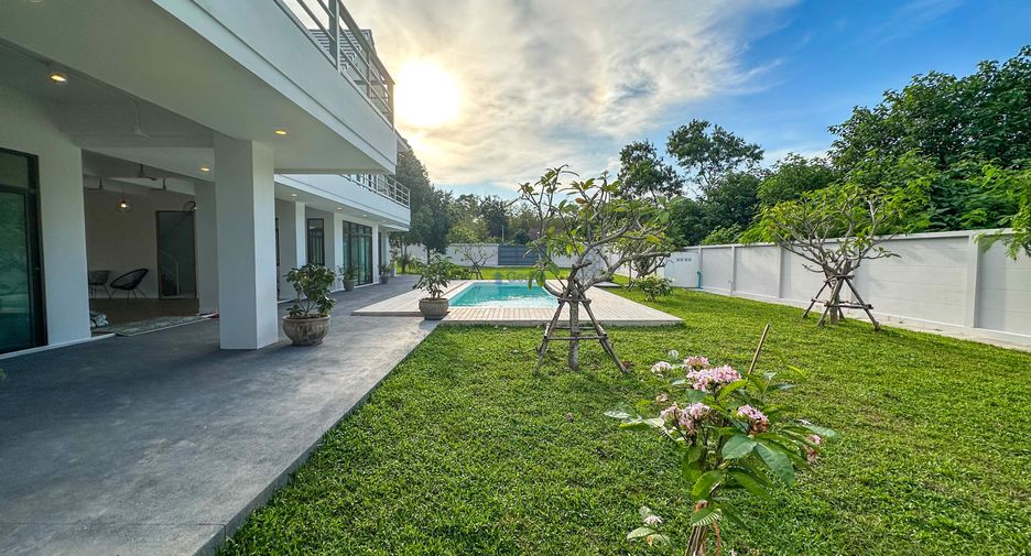 Haus zum Kauf mit 4 Zimmer in Sattahip, Chonburi