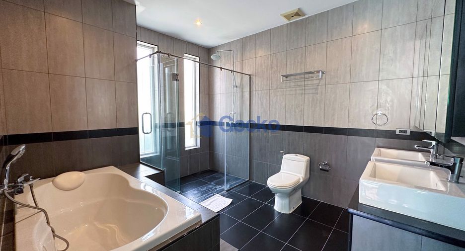 For sale 4 bedrooms house in Bang Lamung, Chonburi