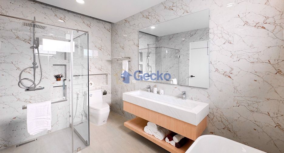 For sale 5 bedrooms house in East Pattaya, Pattaya