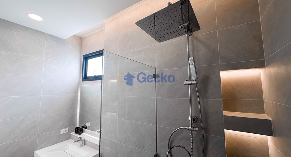 For sale 5 bedrooms house in East Pattaya, Pattaya