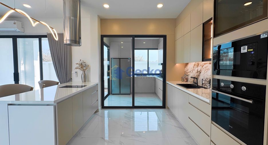For sale 5 bedrooms house in East Pattaya, Pattaya