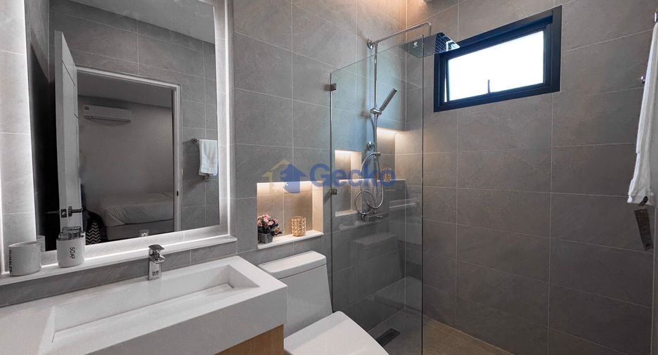 For sale 5 bedrooms house in East Pattaya, Pattaya