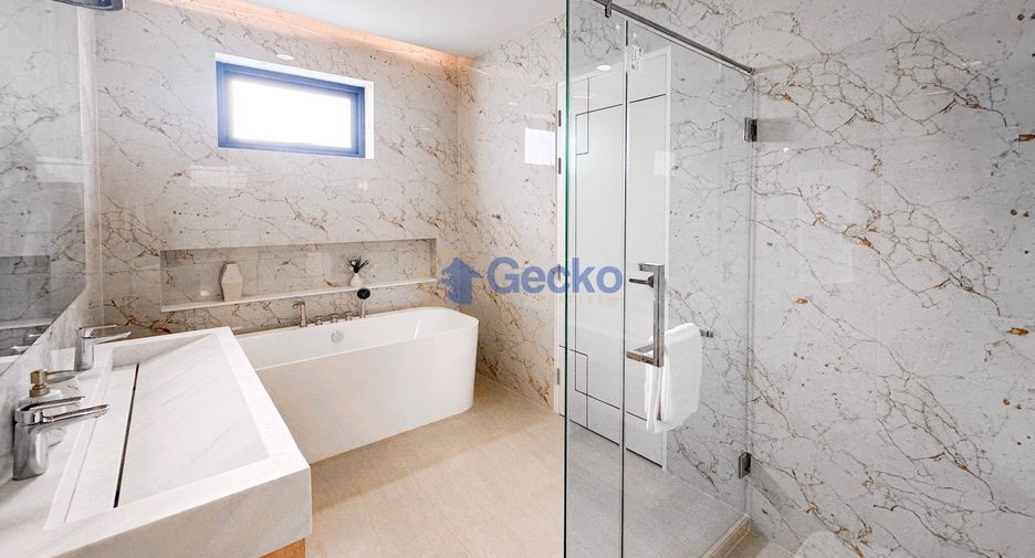 For sale 5 bedrooms house in East Pattaya, Pattaya