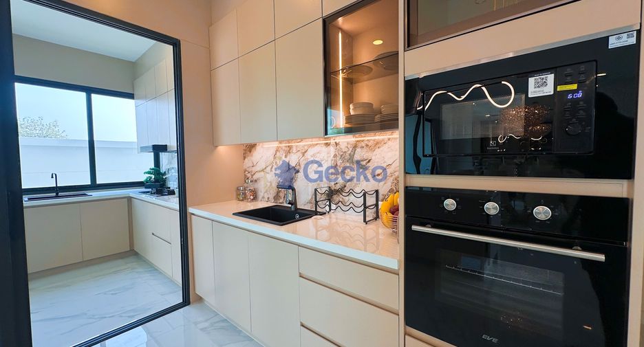 For sale 5 bedrooms house in East Pattaya, Pattaya