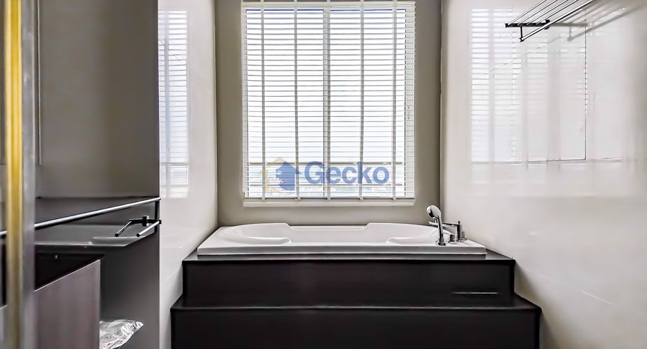 For sale 2 bedrooms condo in Jomtien, Pattaya