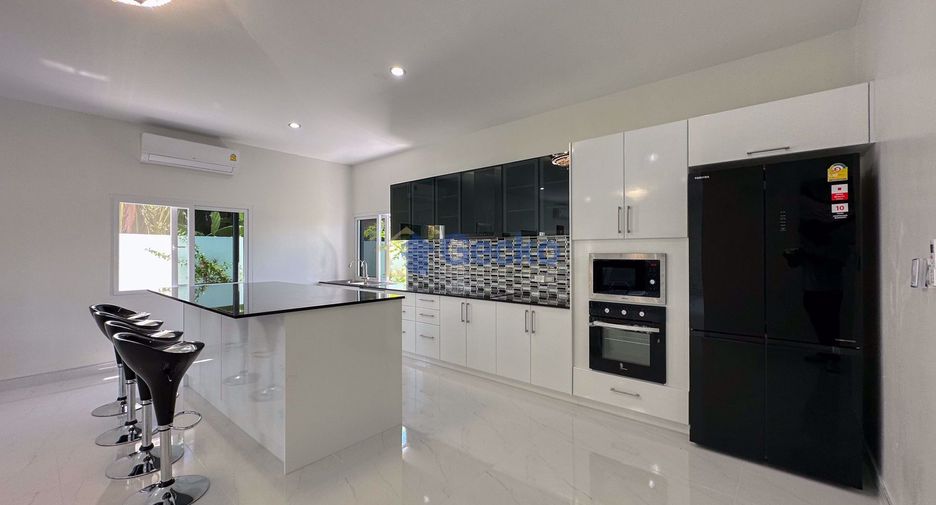 For rent そして for sale 3 ベッドルーム house in Bang Lamung, Chonburi