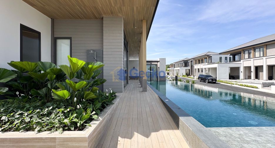 For sale 4 bedrooms house in Bang Lamung, Chonburi