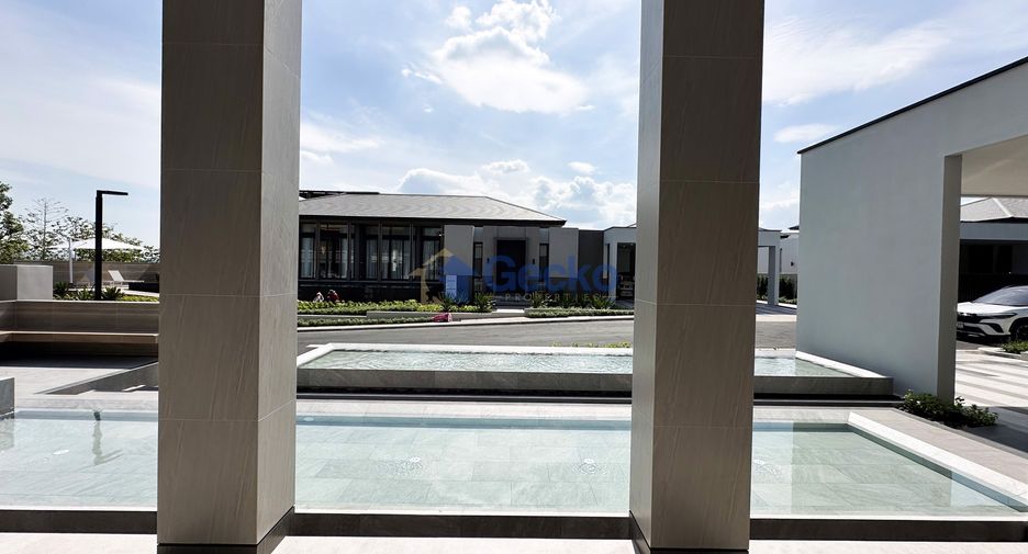 For sale 4 bedrooms house in East Pattaya, Pattaya