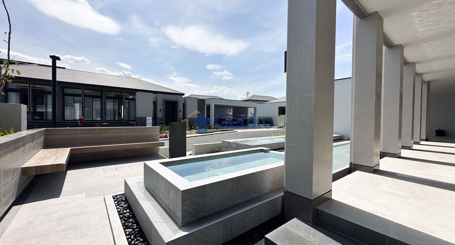 For sale 4 bedrooms house in East Pattaya, Pattaya