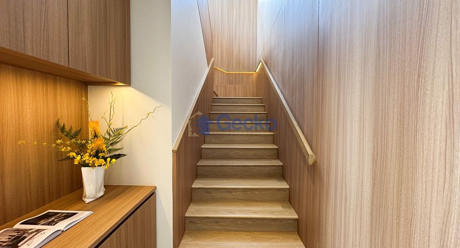 For sale 4 bedrooms house in East Pattaya, Pattaya