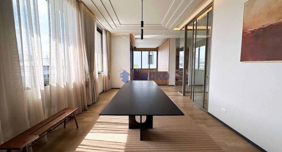 For sale 4 bedrooms house in East Pattaya, Pattaya
