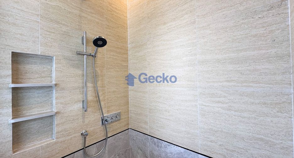 For sale 4 bedrooms house in East Pattaya, Pattaya