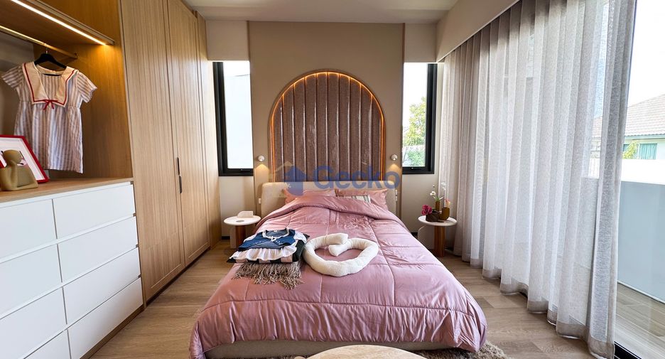 For sale 4 bedrooms house in East Pattaya, Pattaya