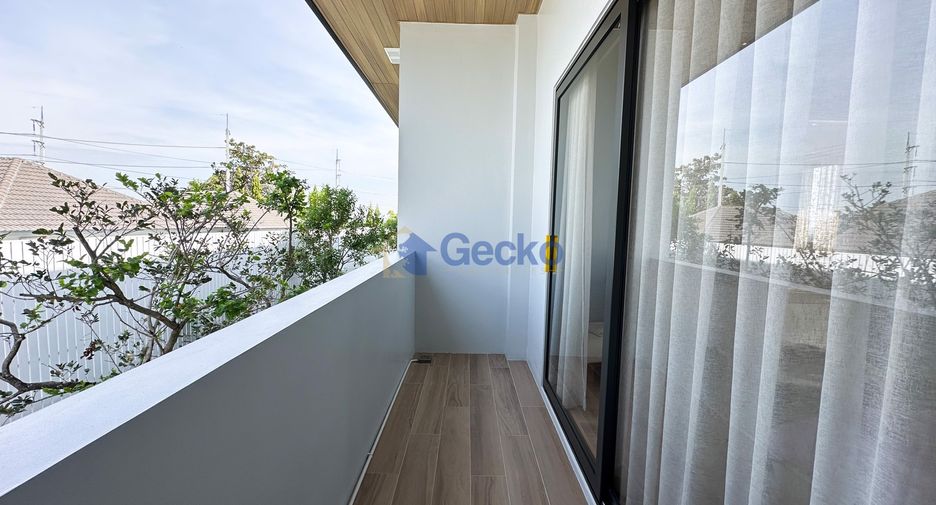 For sale 4 bedrooms house in East Pattaya, Pattaya