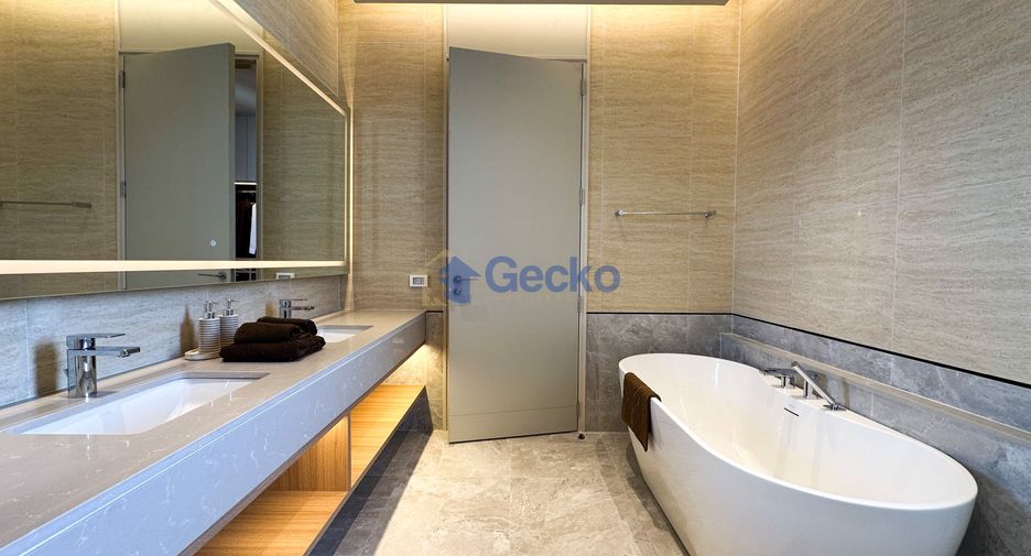 For sale 4 bedrooms house in East Pattaya, Pattaya