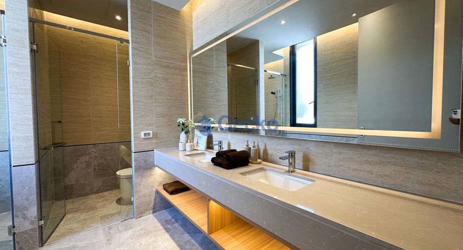 For sale 4 bedrooms house in East Pattaya, Pattaya