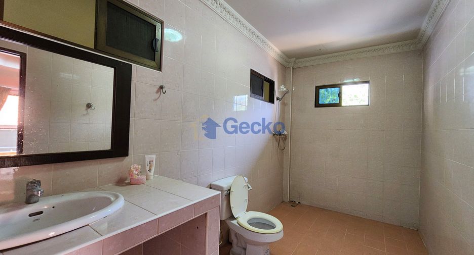 À louer et à vendre 4 chambres maison à East Pattaya, Pattaya