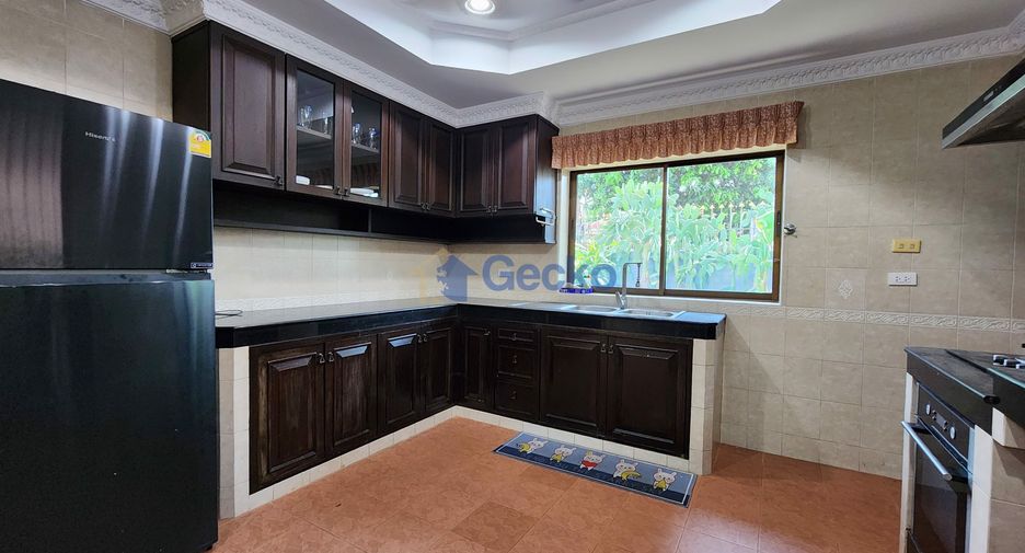 À louer et à vendre 4 chambres maison à East Pattaya, Pattaya