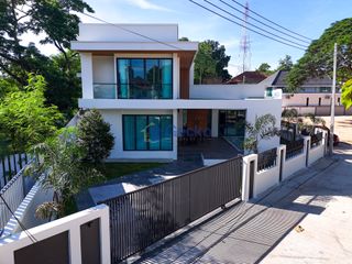 For sale 4 bedrooms house in Bang Lamung, Chonburi