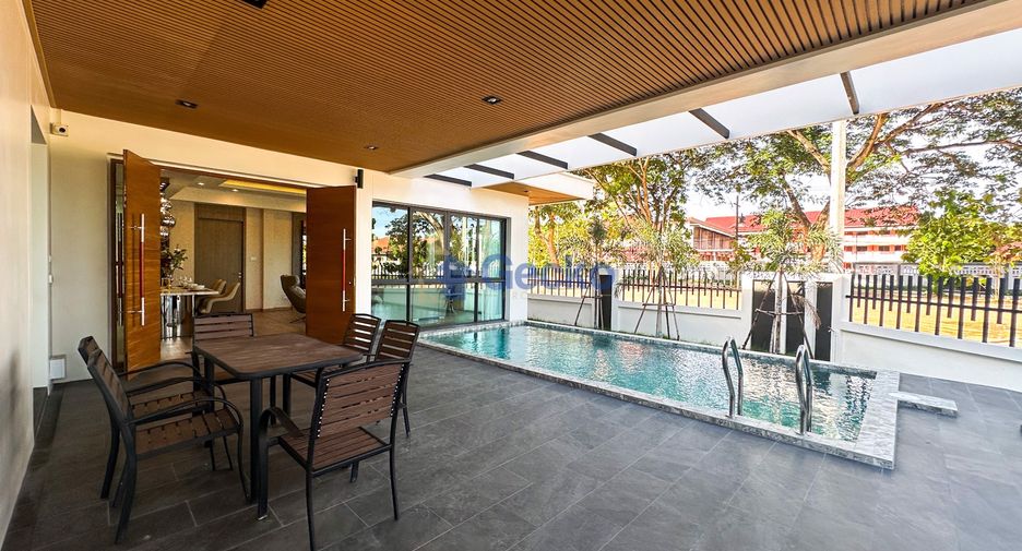 For sale 4 bedrooms house in Jomtien, Pattaya