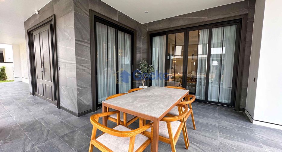 For sale 4 ベッドルーム house in Bang Lamung, Chonburi