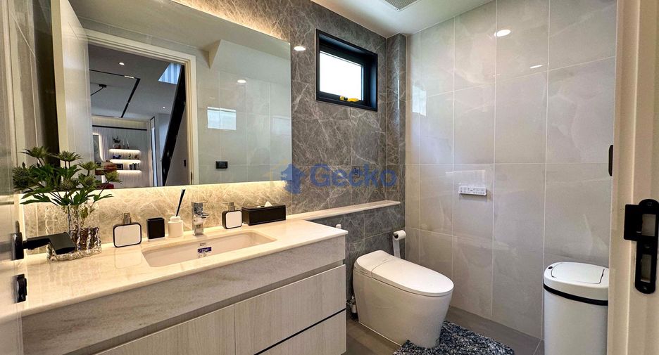 For sale 4 ベッドルーム house in Bang Lamung, Chonburi