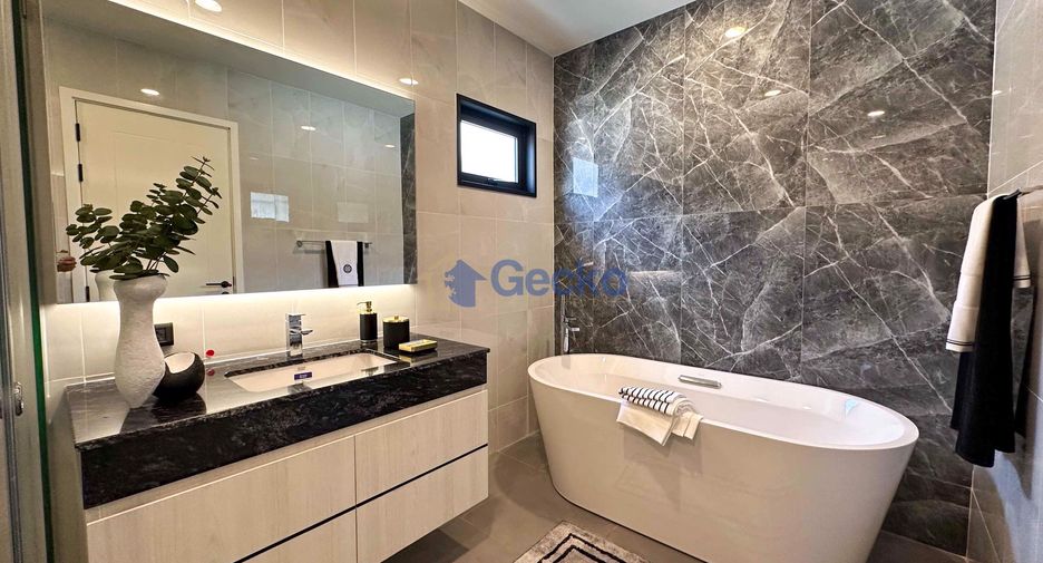 For sale 4 ベッドルーム house in Bang Lamung, Chonburi