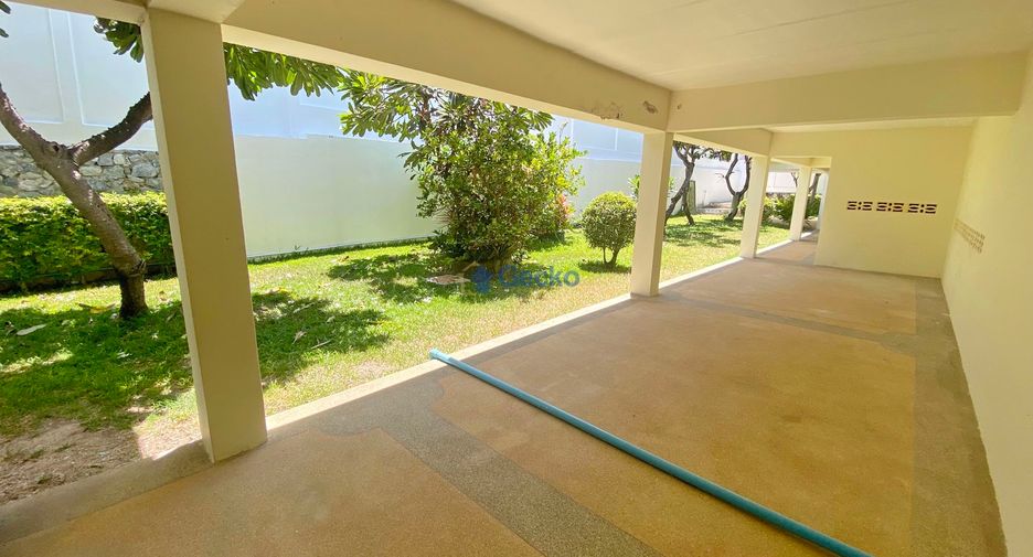 For sale 4 bedrooms house in East Pattaya, Pattaya