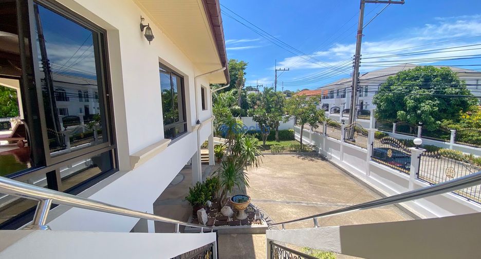 For sale 4 bedrooms house in East Pattaya, Pattaya