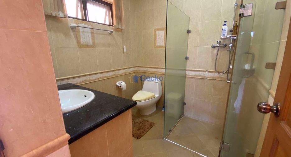 For sale 4 bedrooms house in East Pattaya, Pattaya