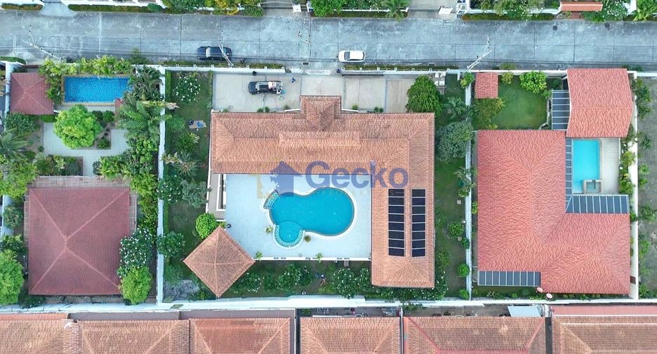 For sale 4 bedrooms house in East Pattaya, Pattaya