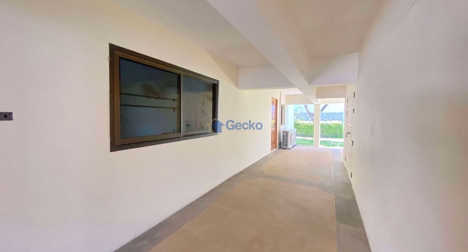 For sale 4 bedrooms house in East Pattaya, Pattaya