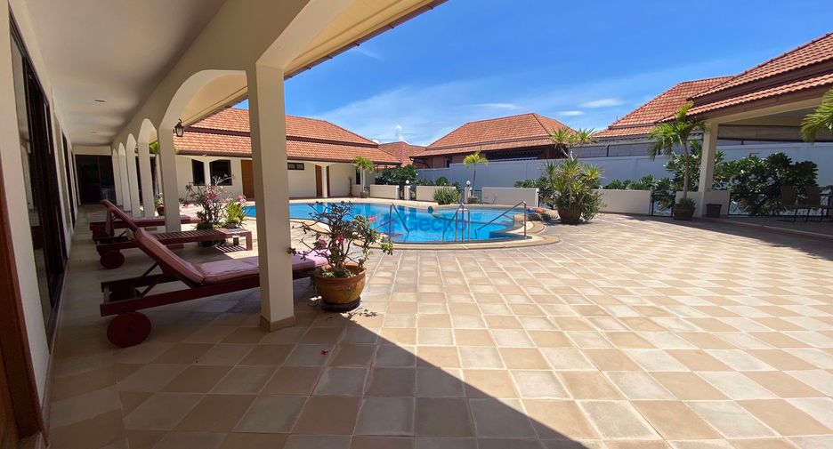 For sale 4 bedrooms house in East Pattaya, Pattaya