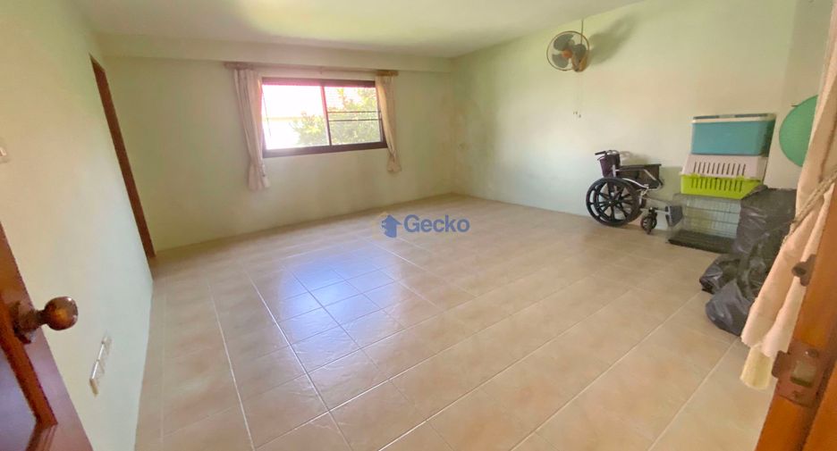 For sale 4 bedrooms house in East Pattaya, Pattaya