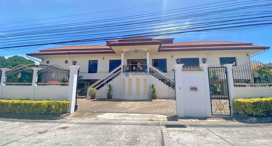 For sale 4 bedrooms house in East Pattaya, Pattaya