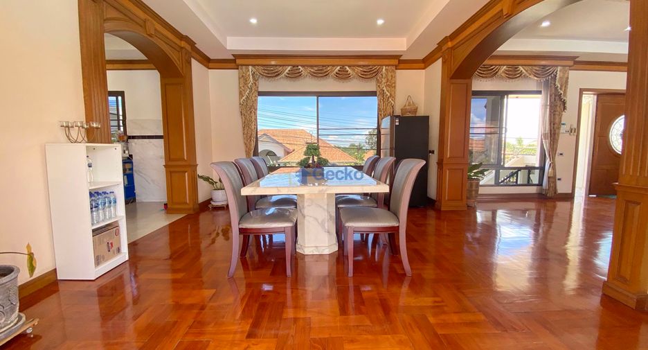 For sale 4 bedrooms house in East Pattaya, Pattaya