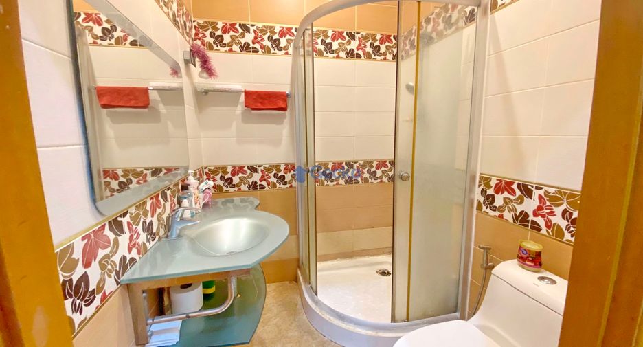 For sale 4 bedrooms house in East Pattaya, Pattaya