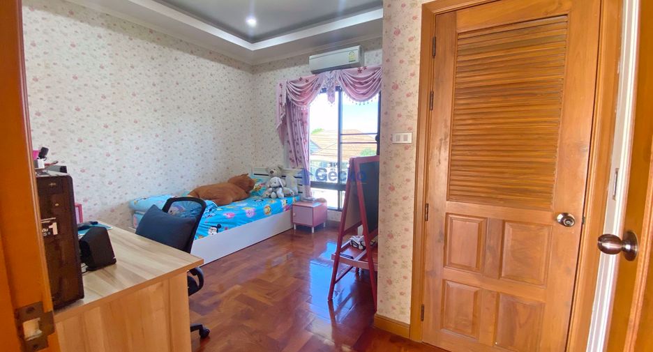For sale 4 bedrooms house in East Pattaya, Pattaya