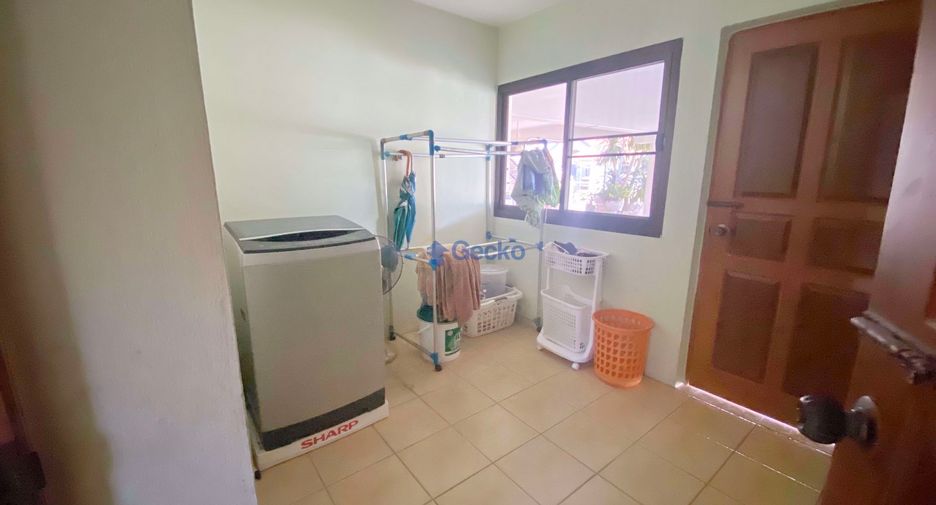 For sale 4 bedrooms house in East Pattaya, Pattaya