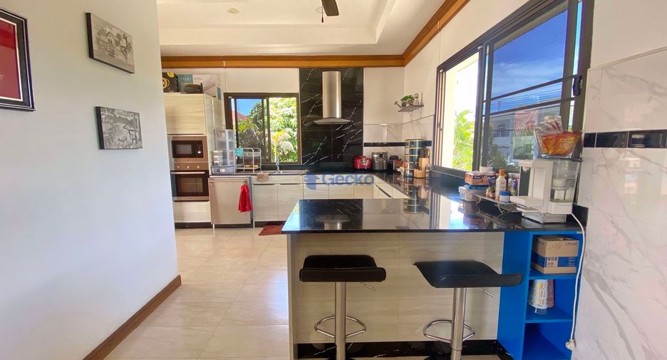 For sale 4 bedrooms house in East Pattaya, Pattaya