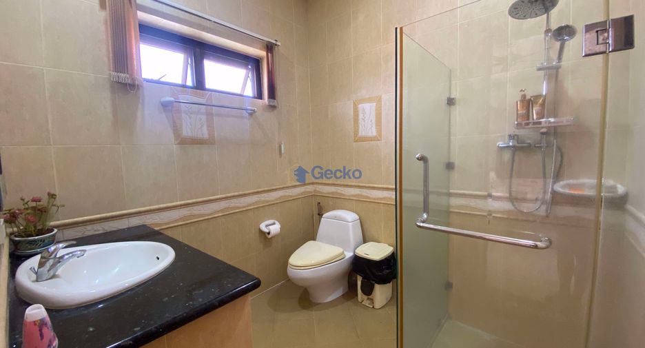 For sale 4 bedrooms house in East Pattaya, Pattaya