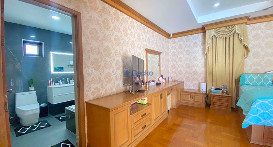 For sale 4 bedrooms house in East Pattaya, Pattaya