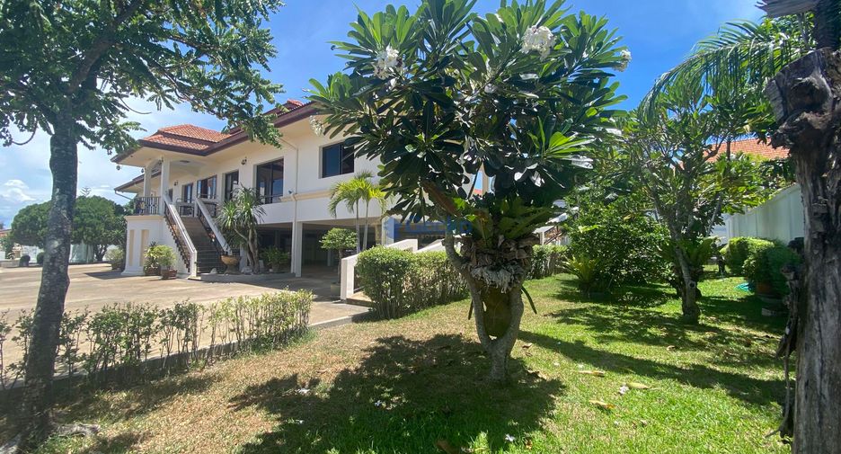 For sale 4 bedrooms house in East Pattaya, Pattaya