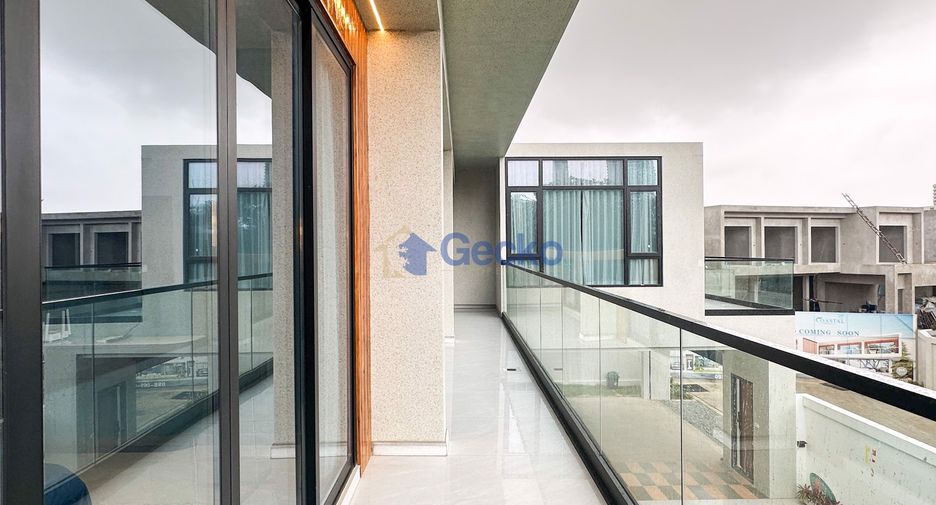 For sale 4 bedrooms house in Jomtien, Pattaya