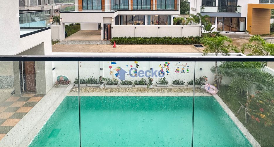 For sale 4 bedrooms house in Jomtien, Pattaya