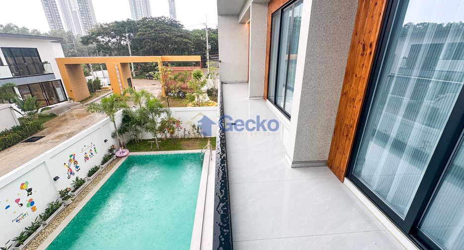 For sale 4 bedrooms house in Jomtien, Pattaya