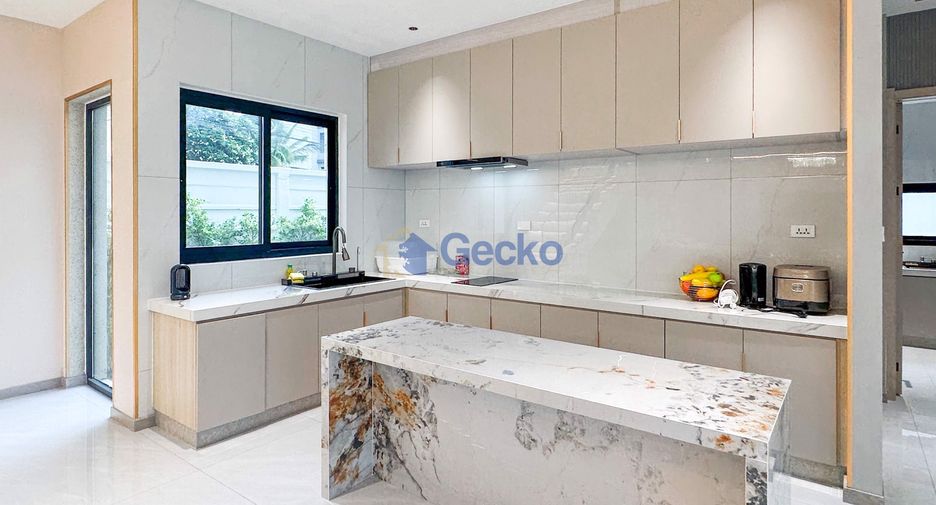 For sale 4 bedrooms house in Jomtien, Pattaya