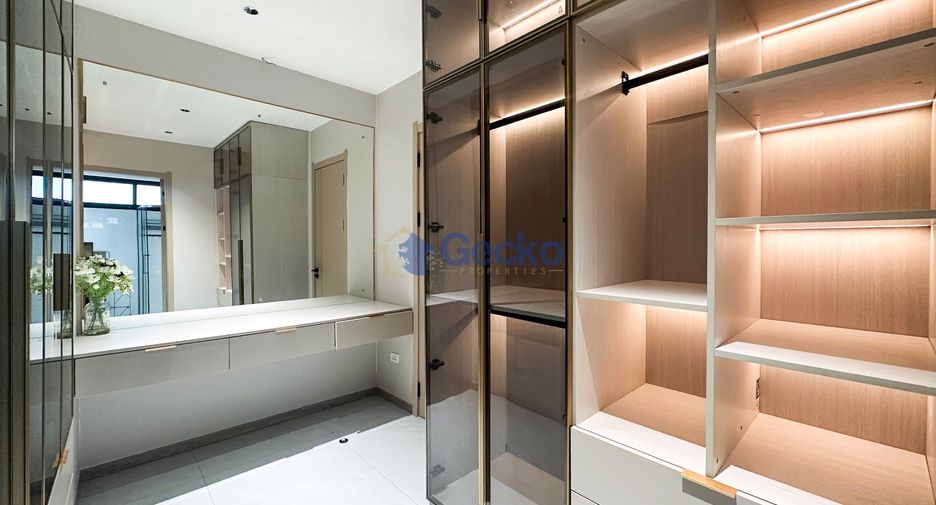 For sale 4 bedrooms house in Jomtien, Pattaya