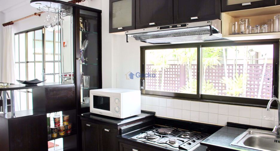 For rent 6 bedrooms house in East Pattaya, Pattaya