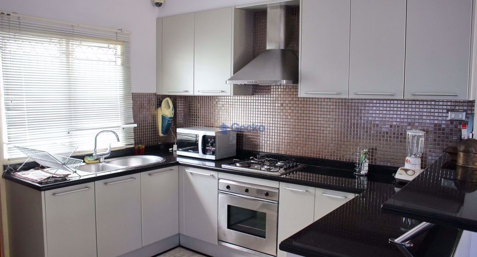 For rent 6 bedrooms house in East Pattaya, Pattaya